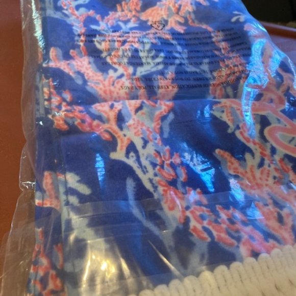 Lilly Pulitzer beach towel - Picture 2 of 4